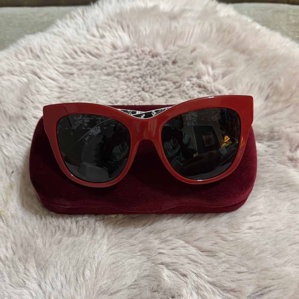Dolce & Gabbana Red and Black Sunglasses Classic Style